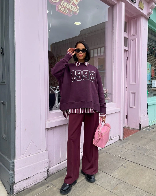 Sporty burgundy layered outfit for women