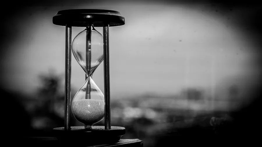 Time Perception Accelerates and Shrinks Your Perceived Horizons