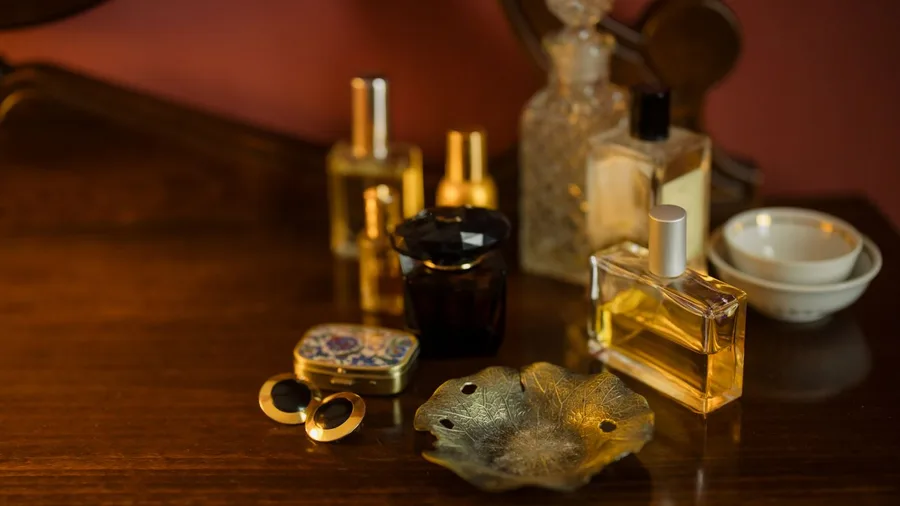 Good Perfume Evaporates While We Wait for Compliments