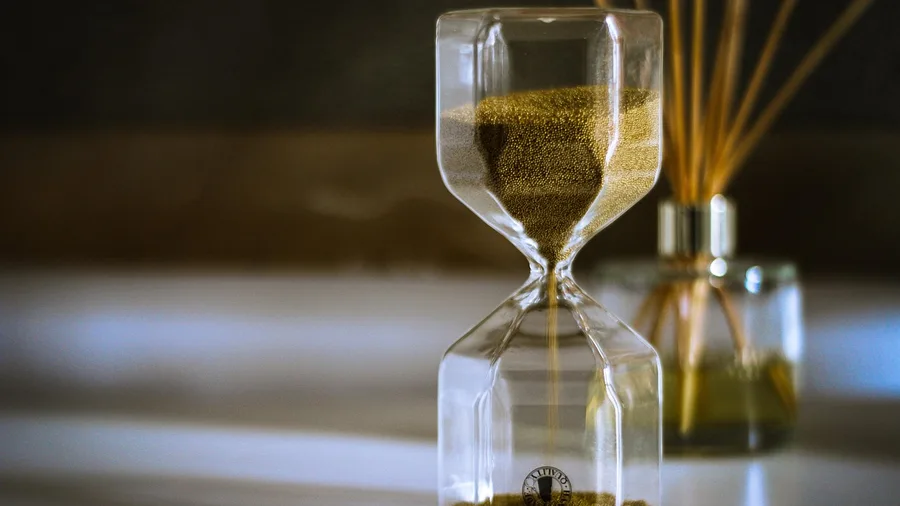 Time Perception Accelerates While Remaining Years Dwindle